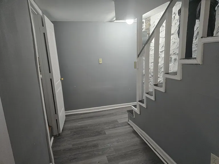 2744 Baker St — Photo 4