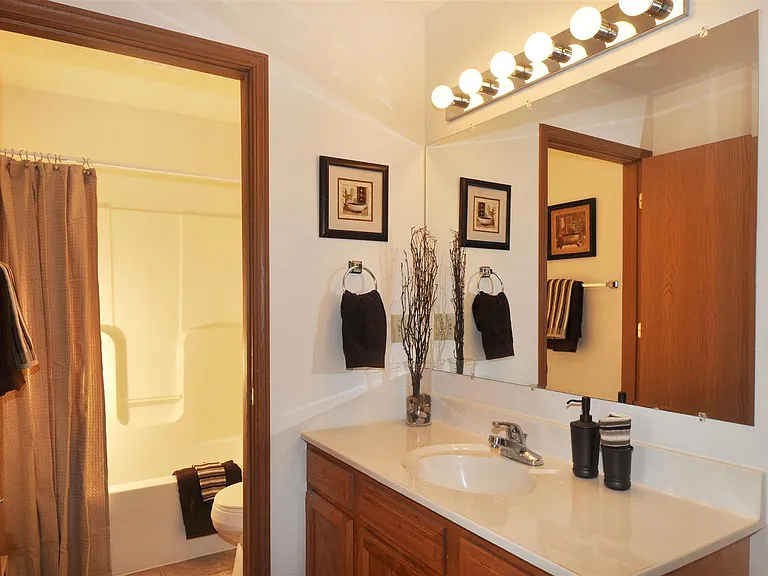 203 N Gregory St — Photo 24