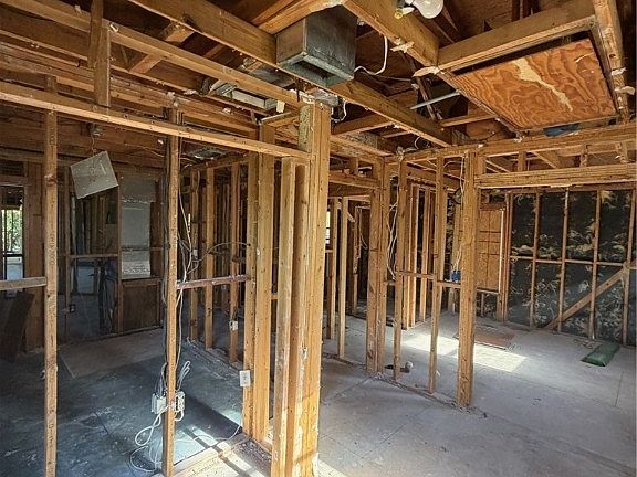 4th image of 13761 Sophomore Ln