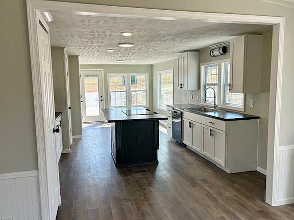 3rd image of 154 Farm Road 1150