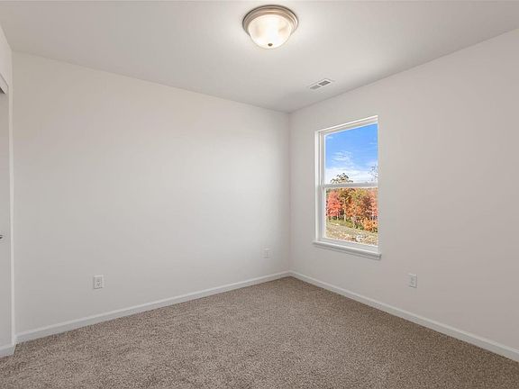 3rd image of 112 Day Lily Ln