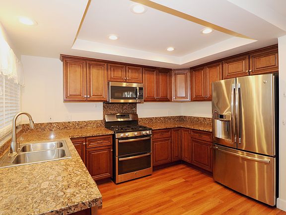 5th image of 637 Marshall Ct