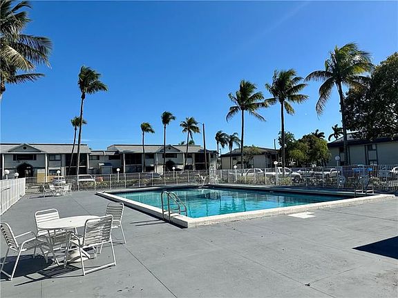 3rd image of 20760 NE 4th Ct APT 103