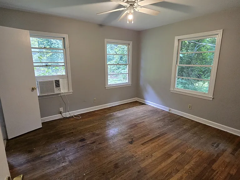 412 Beechwood Cir — Photo 8