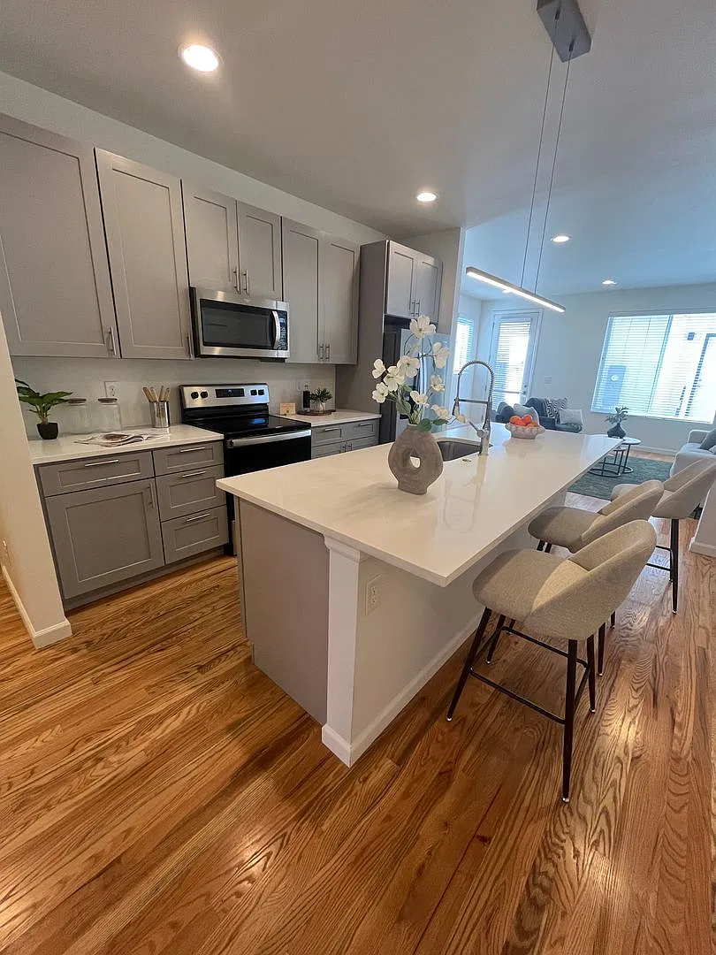 3 Bed Townhome Available Near Sloan's Lake — Photo 4