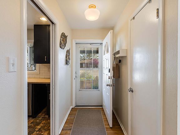 5th image of 3901 Palomas Ct NE