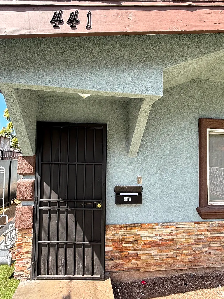 3 bed, 1000 sqft, $3,350 — Photo 2