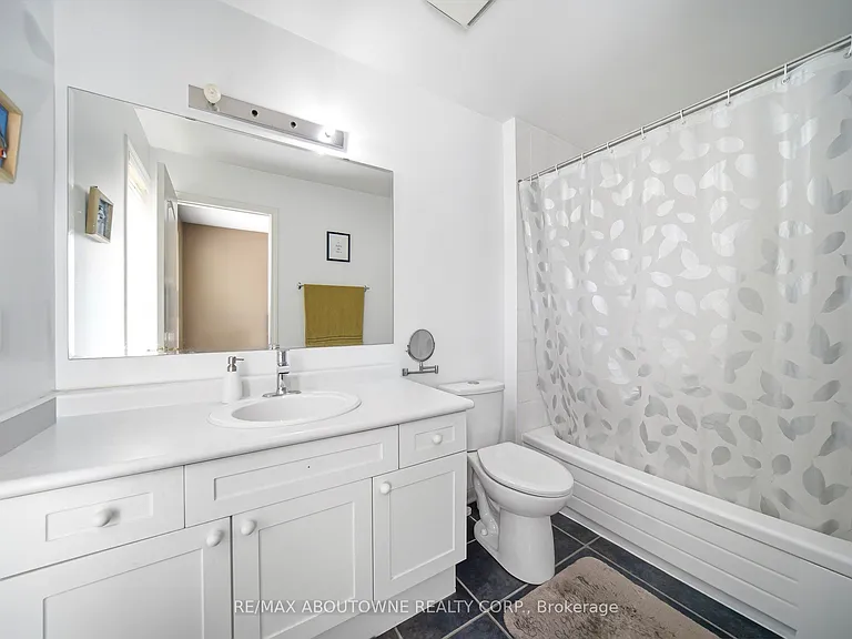 902 Gazley Cir — Photo 16
