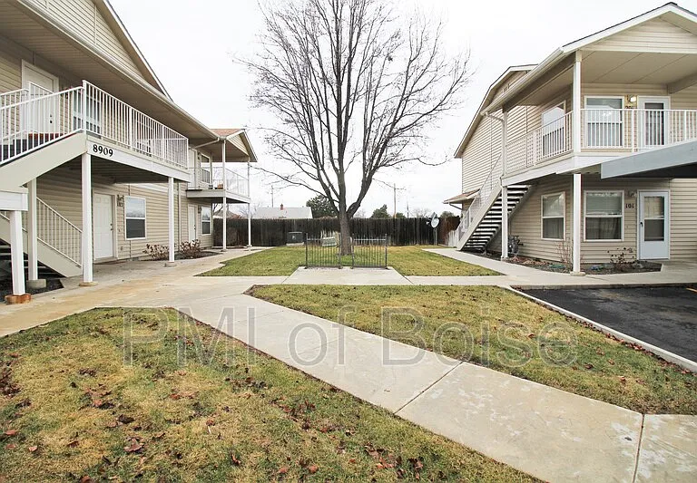 8931 W Irving St #201 — Photo 13