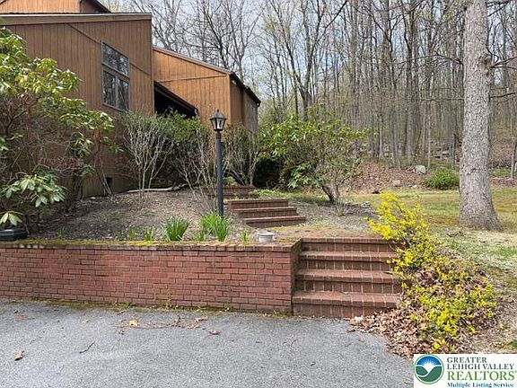 3rd image of 2253 Skyline Dr