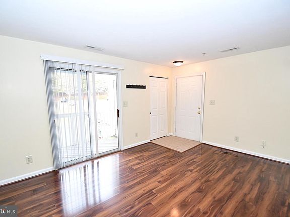 5th image of 93 Fern Oak Cir APT 200