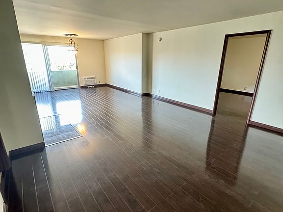 3rd image of 2414 S Barrington Ave #212