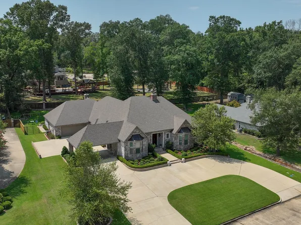 906 Fleming Dr, Mount Pleasant, TX 75455