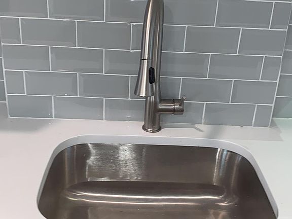 New style kitchen faucet with garbage disposal
