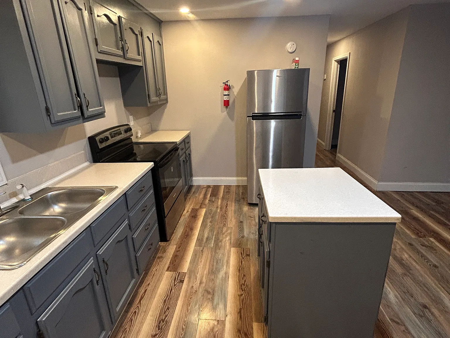 3 bed, 984 sqft, $1,200 — Photo 3
