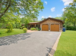 8 Jackson Ave, Hampton Bays, NY 11946