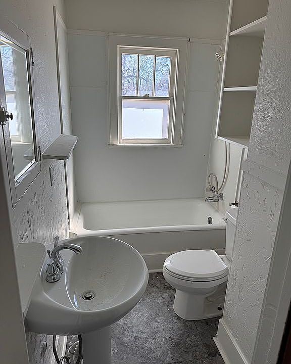 2nd image of 421 S Pearlette St