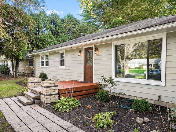 5th image of 705 Chiswick Pl