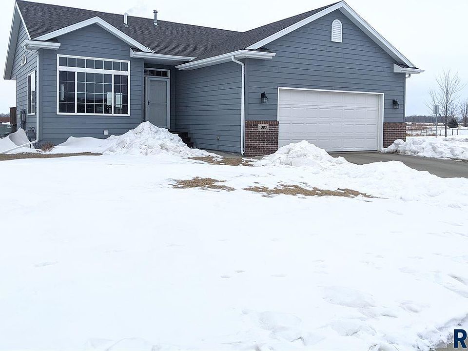 1st image of 1009 S Honeysuckle Dr
