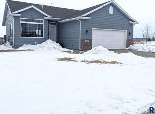 1009 S Honeysuckle Dr, Harrisburg, SD 57032
