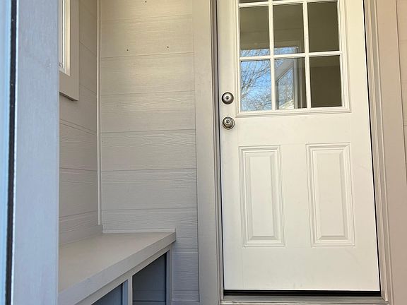 4th image of 553 Linden St #551