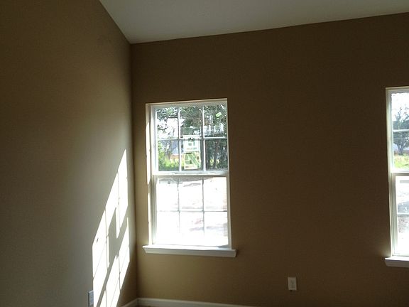 2nd image of 175 Cumberland Dr NE