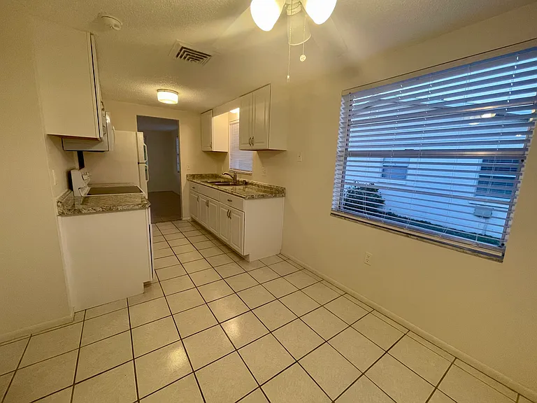 623 Shore Rd — Photo 13