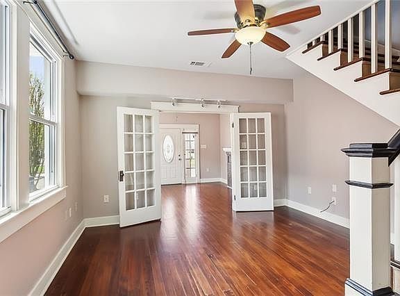 5th image of 2909 Paris Ave