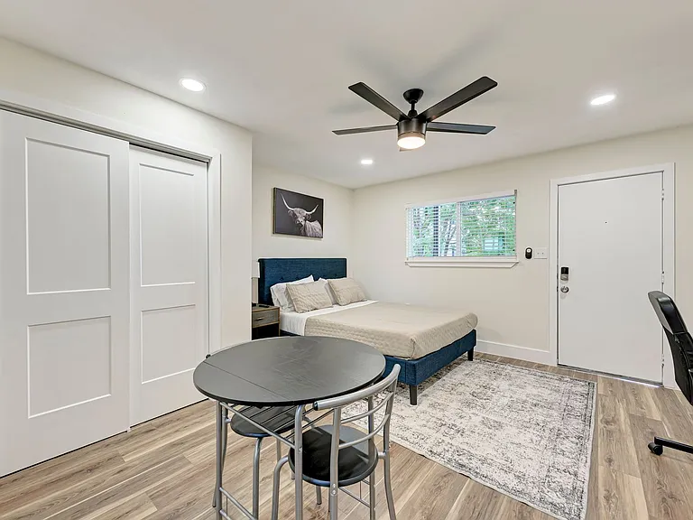 2302 Leon St #12 — Photo 2