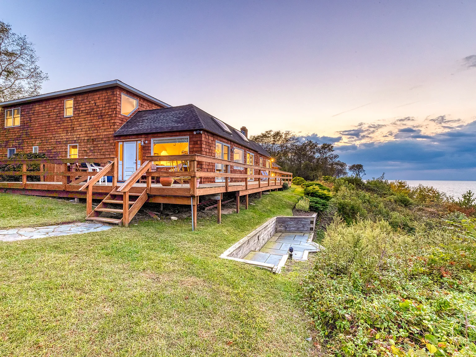 North Cliff - Spectacular Soundfront With Pool & Beach — Photo 2