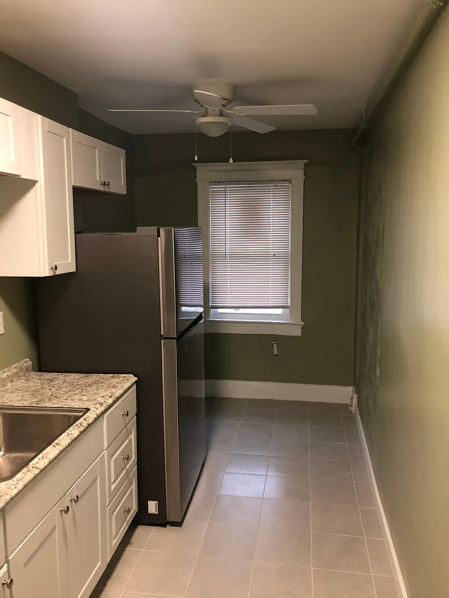Kitchen with table space - 1603 Montello Ave NE #B