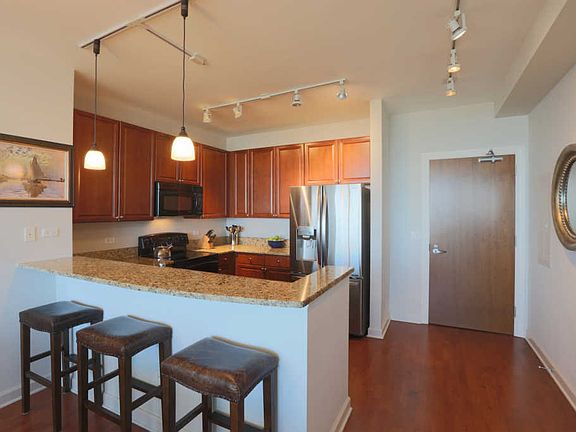 4th image of 1841 S Calumet Ave #Gu225