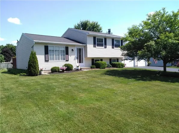 111 Overland Trl, West Henrietta, NY 14586