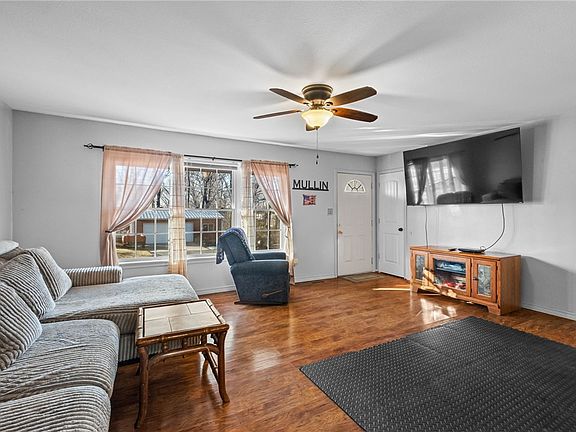 3rd image of 226 Cardin Rd