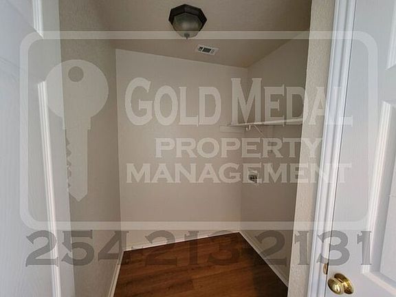 5th image of 106 Lark St