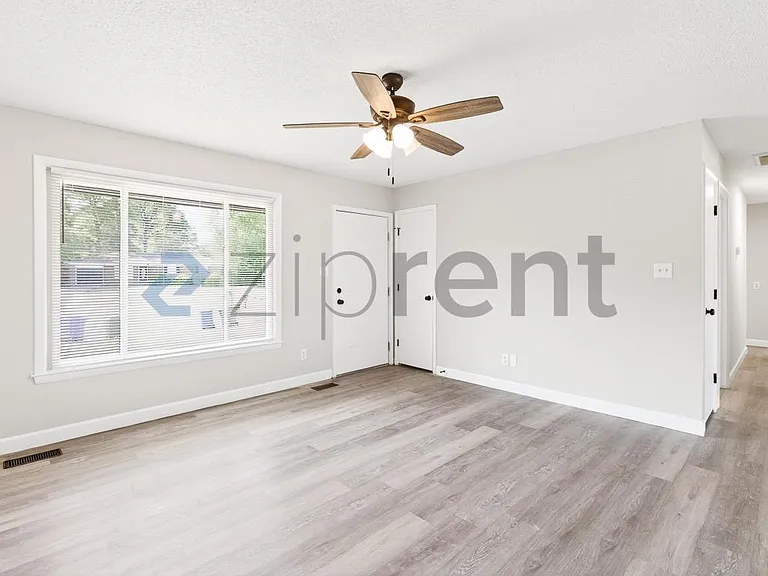 318 Nugget Ct — Photo 4
