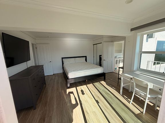 3rd image of 3910 Cody Rd