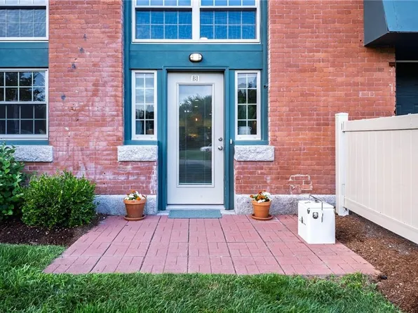 1 Tupperware Dr #B1, North Smithfield, RI 02896