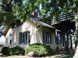4015 Elm St, Bettendorf, IA