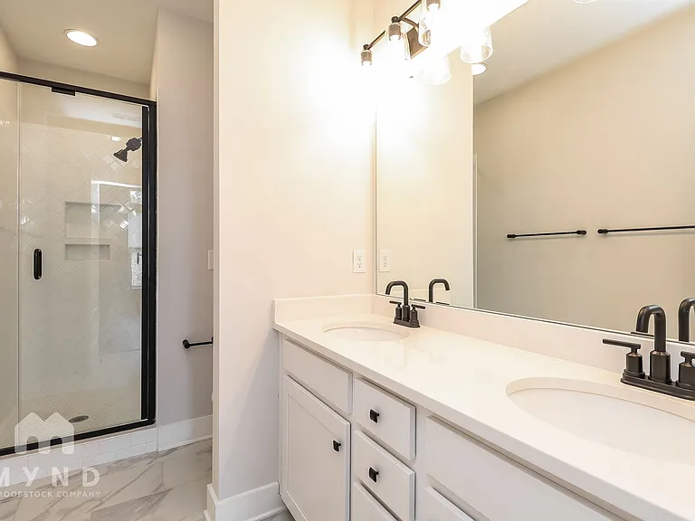 586 W End Dr — Photo 13
