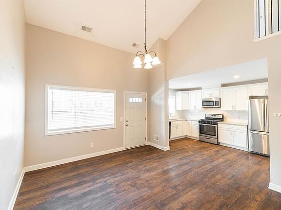 4th image of 219 Oak St #1