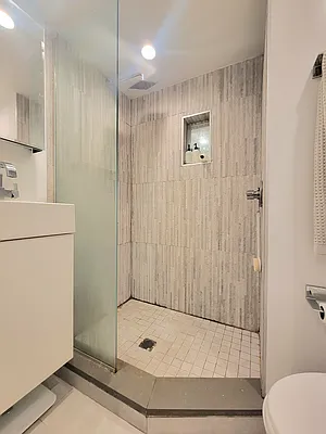 Rented by AZ REALTY NYC LLC | media 12