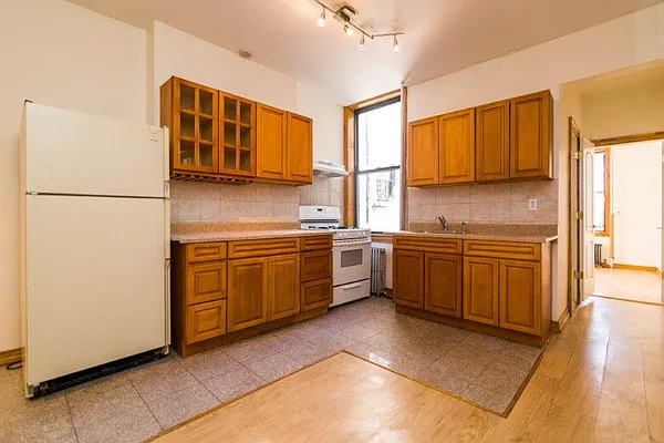 Rented by Nooklyn NYC LLC | media 18