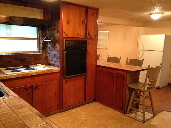 Kitchen, Eat-At Counter