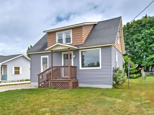 218 N 2nd St, Manistique, MI 49854
