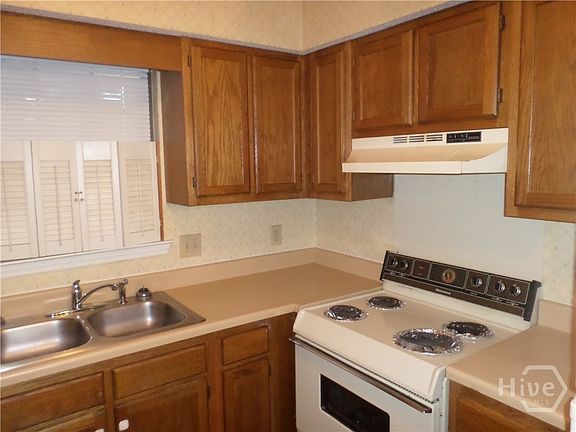 4th image of 29 Colony Park Dr