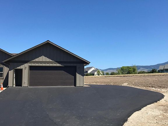 3rd image of 784 Omni View Dr