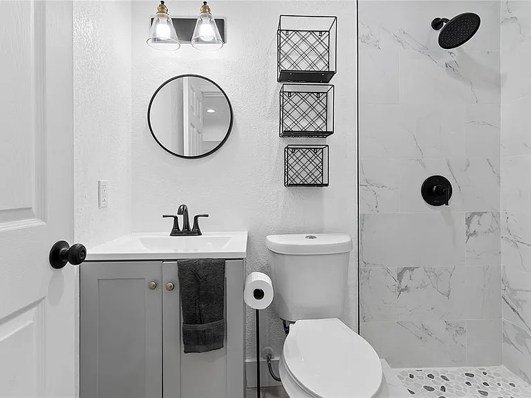 412 E Harwood St #2 — Photo 12
