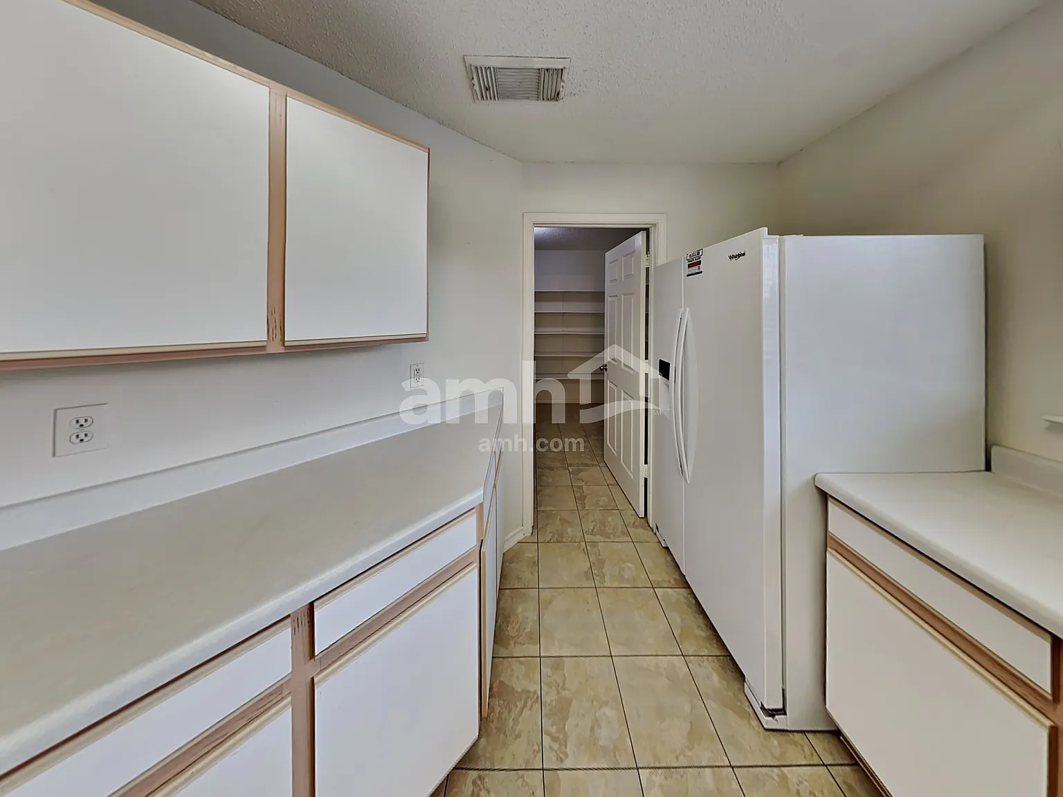 3 bed, 2.5 bath, 1582 sqft, $1,720 — Photo 3