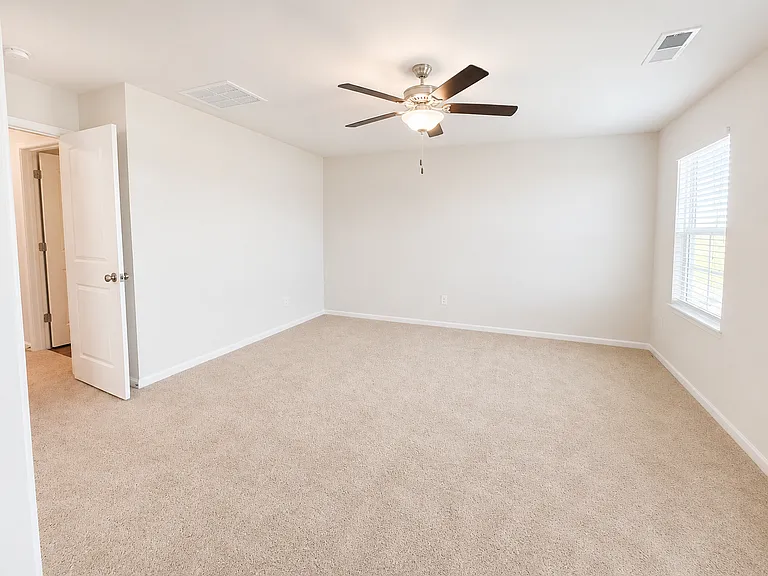 421 Eclipse Ln — Photo 8